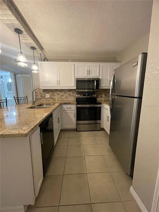 For Rent: $1,500 (2 beds, 2 baths, 884 Square Feet)