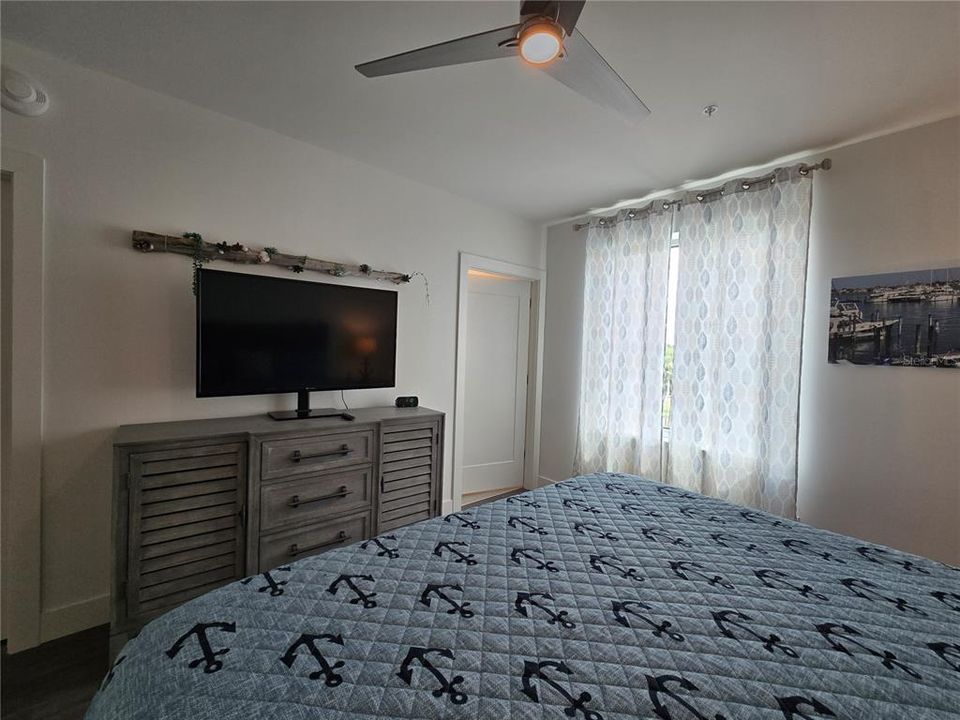 For Rent: $4,000 (1 beds, 2 baths, 1332 Square Feet)