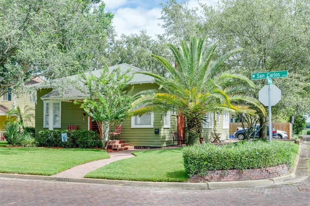 Recently Sold: $995,000 (3 beds, 2 baths, 1943 Square Feet)