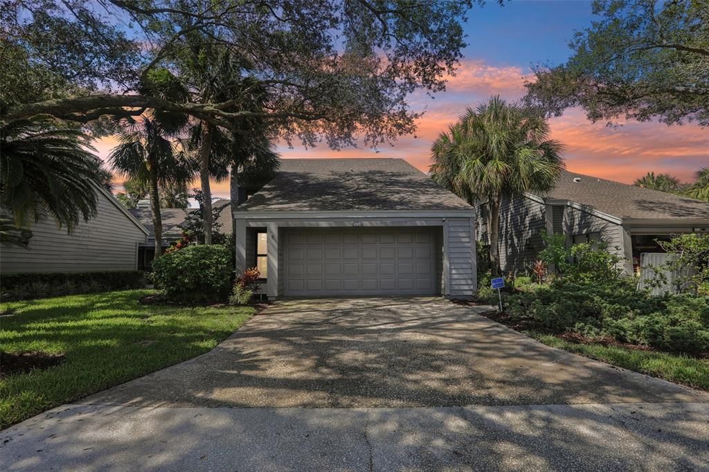 Active With Contract: $600,000 (3 beds, 3 baths, 2609 Square Feet)