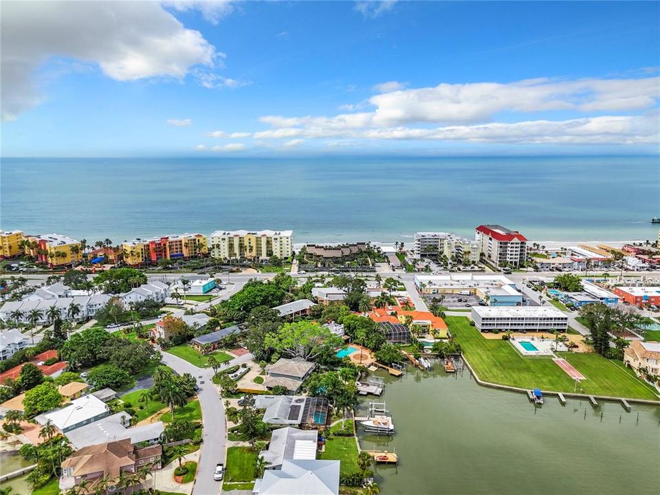 For Sale: $950,000 (3 beds, 2 baths, 1983 Square Feet)