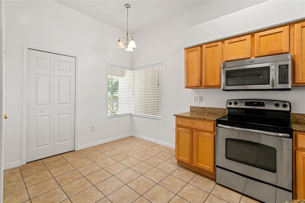 For Rent: $2,300 (4 beds, 2 baths, 1564 Square Feet)