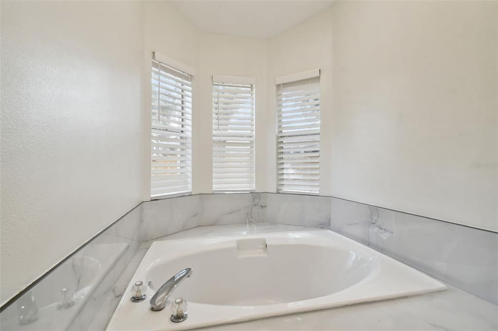 Active With Contract: $447,000 (3 beds, 2 baths, 1648 Square Feet)