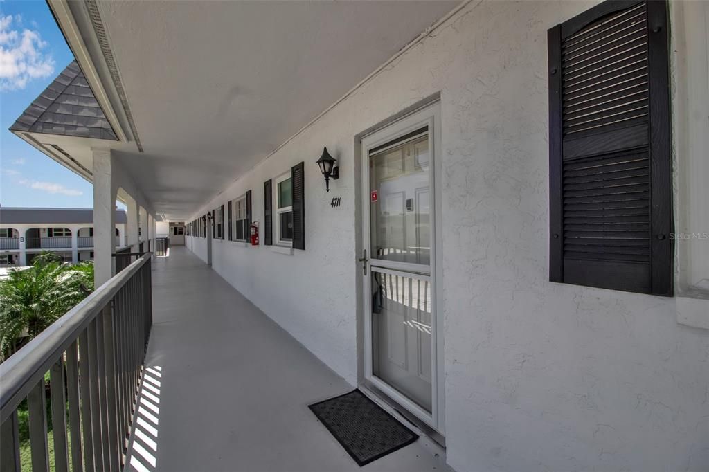 For Sale: $305,000 (2 beds, 2 baths, 1459 Square Feet)