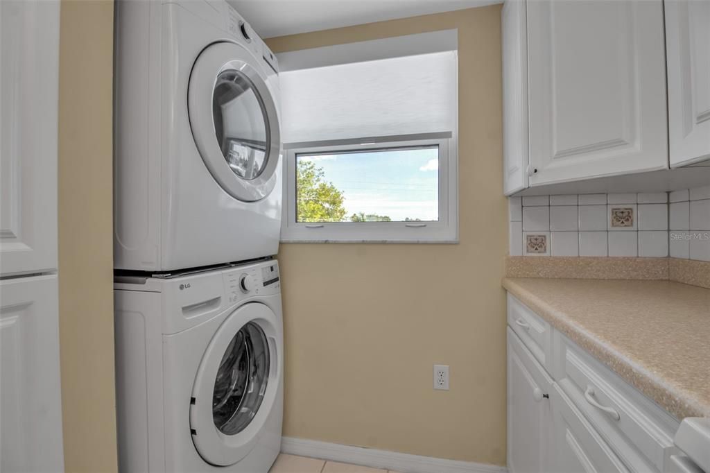 For Sale: $305,000 (2 beds, 2 baths, 1459 Square Feet)