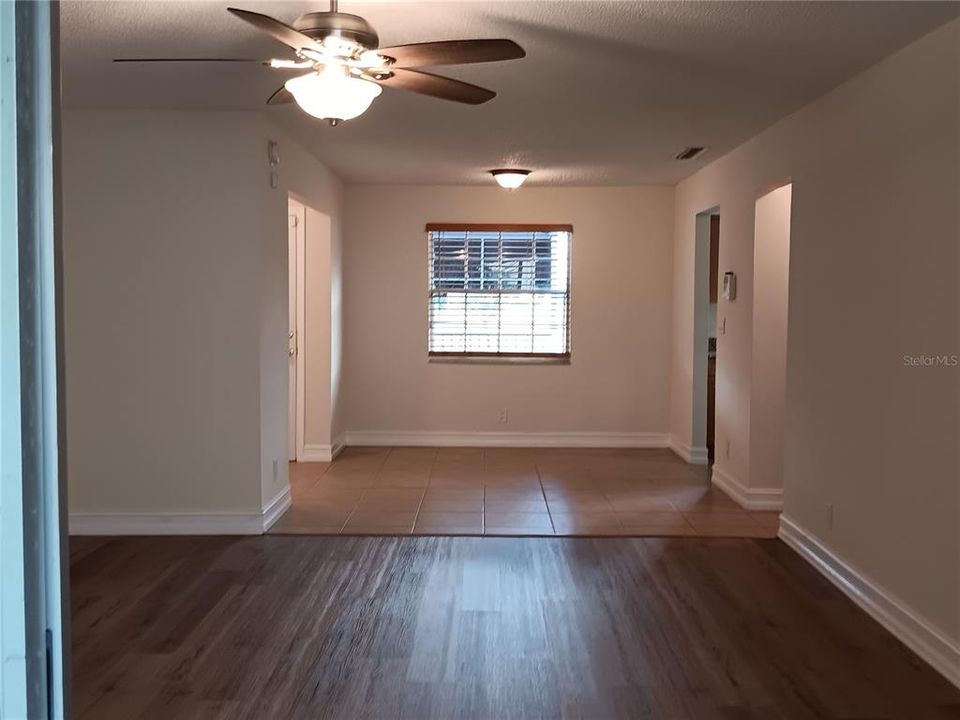 Active With Contract: $1,300 (1 beds, 1 baths, 856 Square Feet)