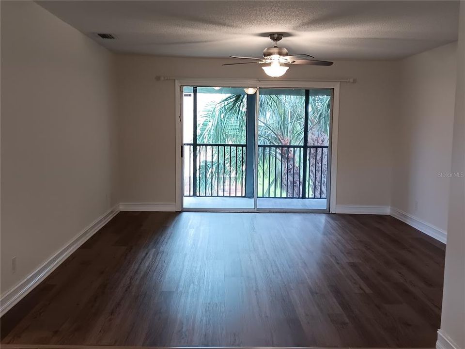 Active With Contract: $1,300 (1 beds, 1 baths, 856 Square Feet)