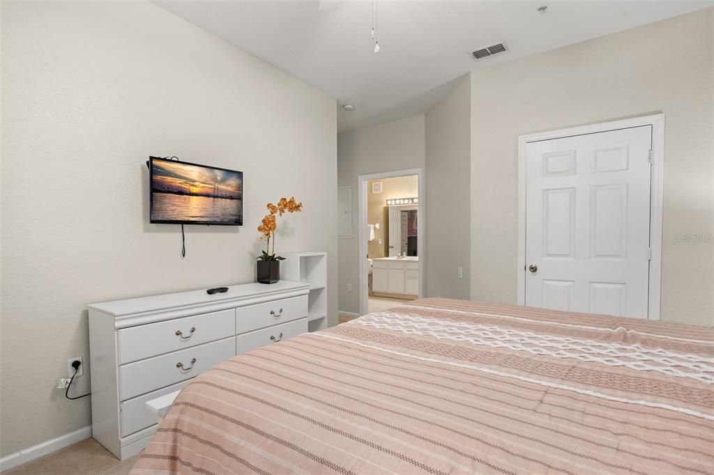 Active With Contract: $359,000 (3 beds, 2 baths, 1410 Square Feet)