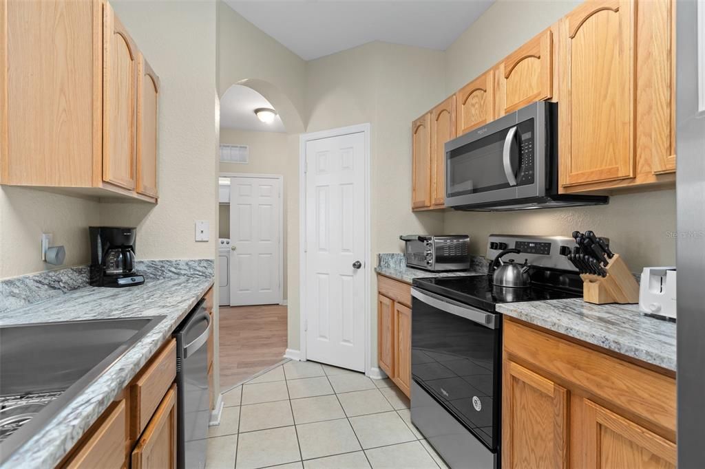 Active With Contract: $359,000 (3 beds, 2 baths, 1410 Square Feet)