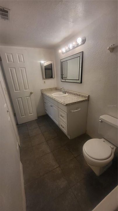 Active With Contract: $1,295 (1 beds, 1 baths, 735 Square Feet)