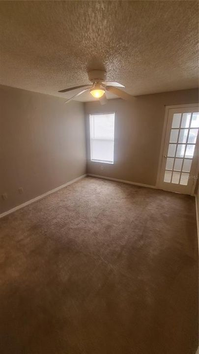 Active With Contract: $1,295 (1 beds, 1 baths, 735 Square Feet)