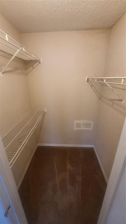 Active With Contract: $1,295 (1 beds, 1 baths, 735 Square Feet)