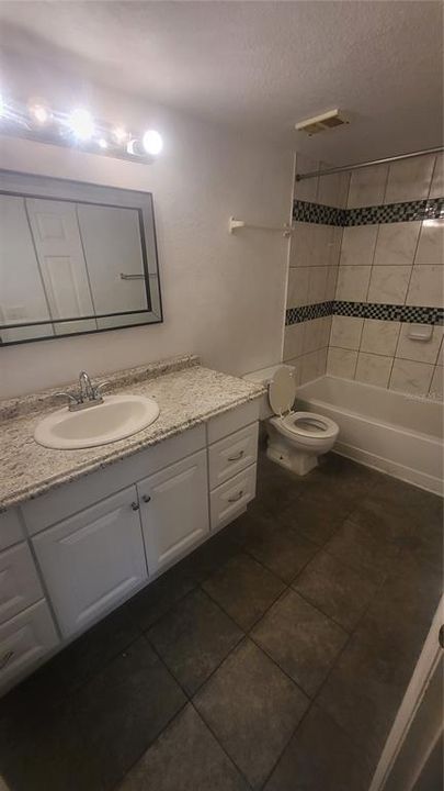 Active With Contract: $1,295 (1 beds, 1 baths, 735 Square Feet)