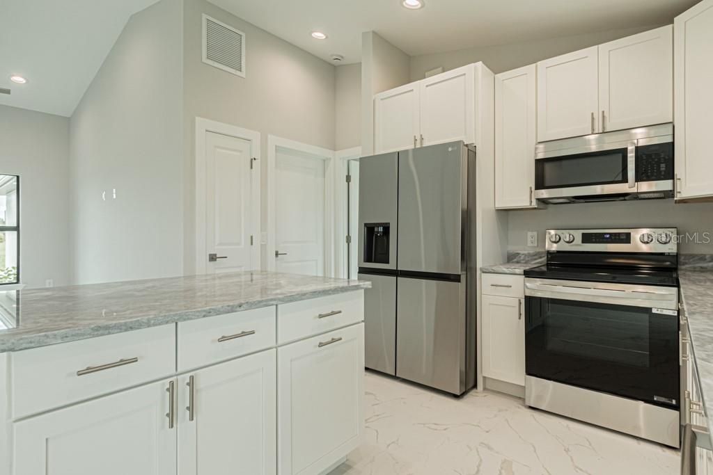 For Sale: $389,900 (3 beds, 2 baths, 1489 Square Feet)