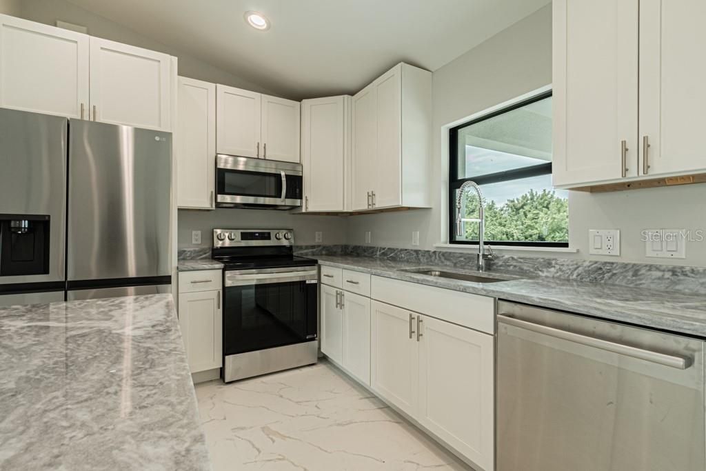 For Sale: $389,900 (3 beds, 2 baths, 1489 Square Feet)