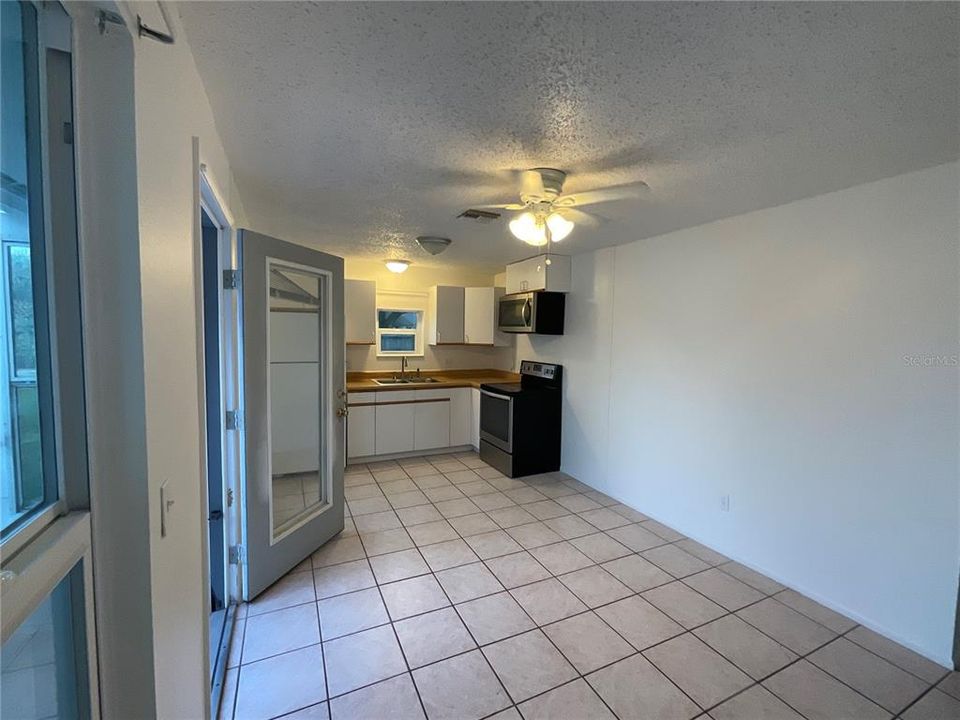 For Rent: $1,600 (2 beds, 1 baths, 700 Square Feet)