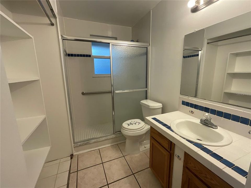 For Rent: $1,600 (2 beds, 1 baths, 700 Square Feet)