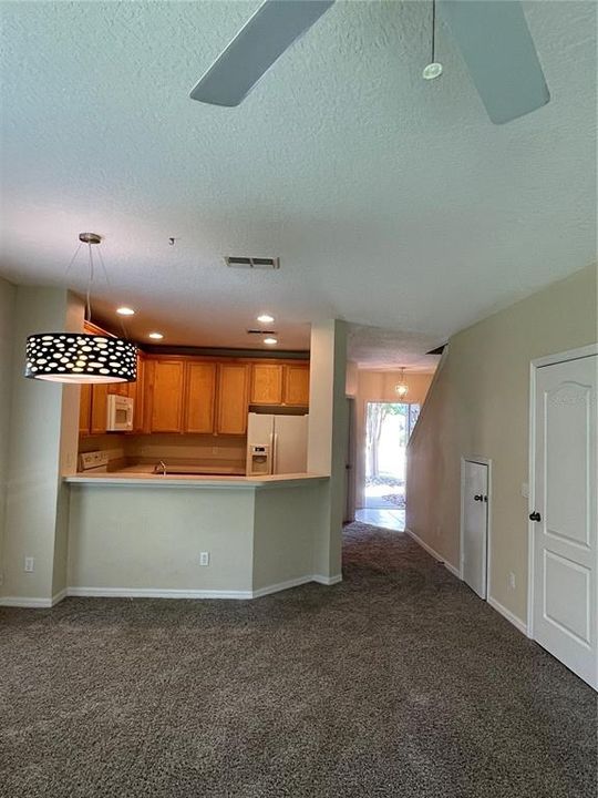 For Rent: $2,100 (3 beds, 2 baths, 1472 Square Feet)