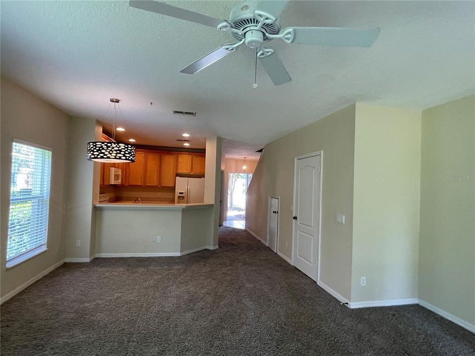 For Rent: $2,100 (3 beds, 2 baths, 1472 Square Feet)