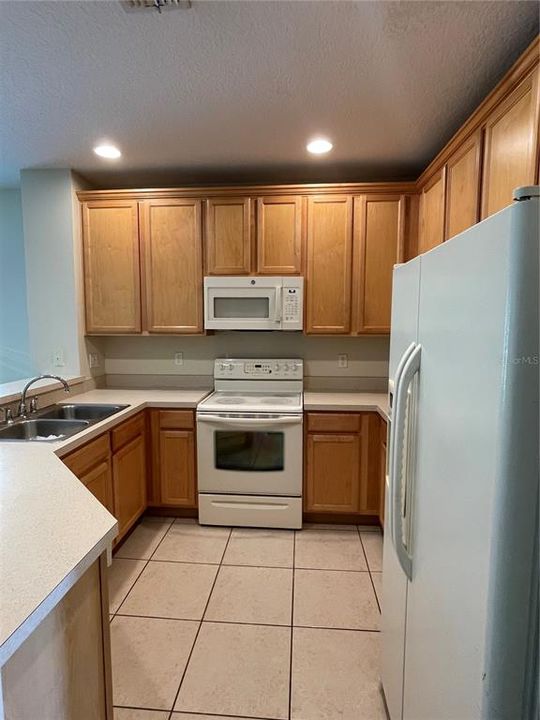 For Rent: $2,100 (3 beds, 2 baths, 1472 Square Feet)