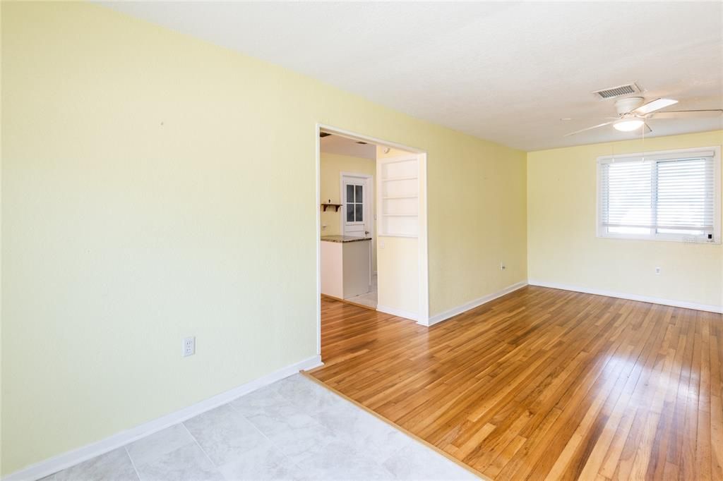 For Sale: $439,000 (3 beds, 1 baths, 1056 Square Feet)