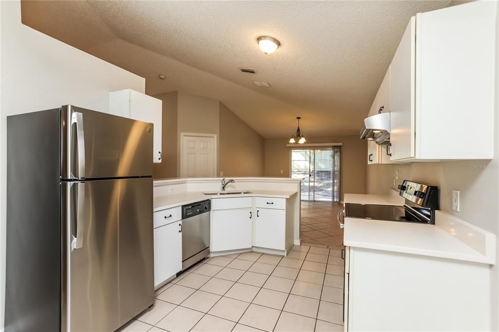 For Rent: $2,250 (3 beds, 2 baths, 1465 Square Feet)