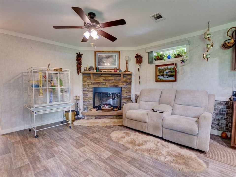 For Sale: $339,000 (2 beds, 2 baths, 1024 Square Feet)