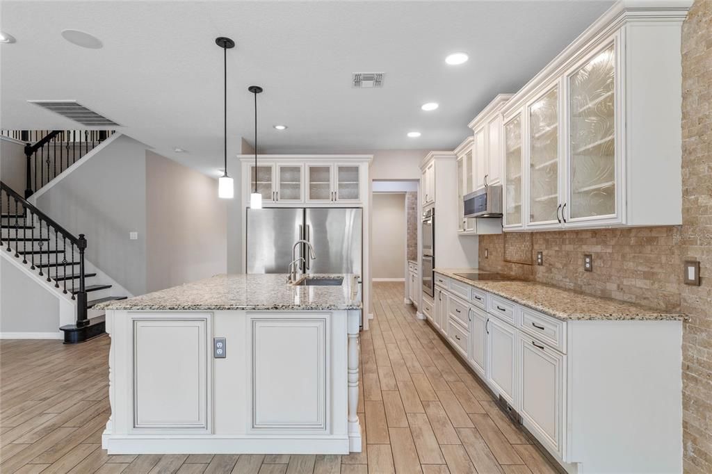 Gorgeous Kitchen w/ Custom Cabinetry & Granite