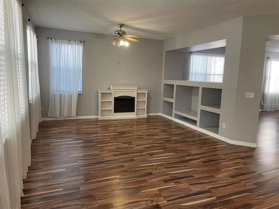 For Rent: $2,700 (4 beds, 2 baths, 2582 Square Feet)