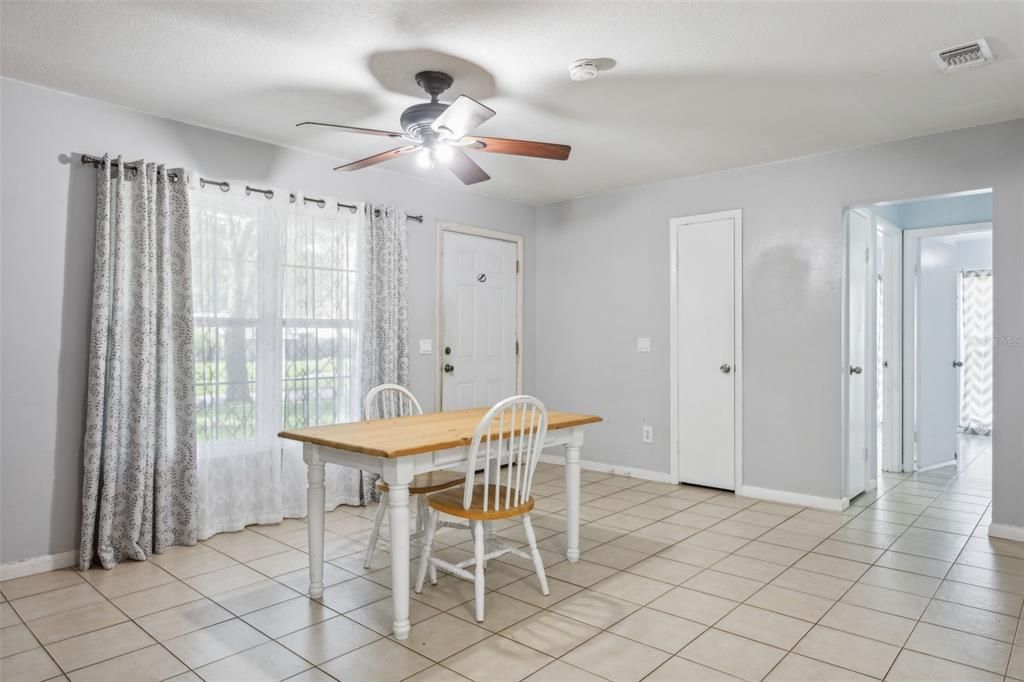 Active With Contract: $329,900 (3 beds, 2 baths, 1268 Square Feet)