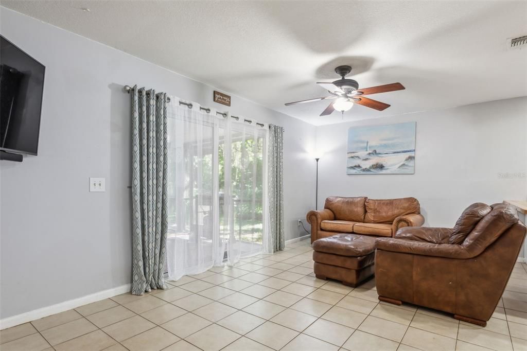 Active With Contract: $329,900 (3 beds, 2 baths, 1268 Square Feet)