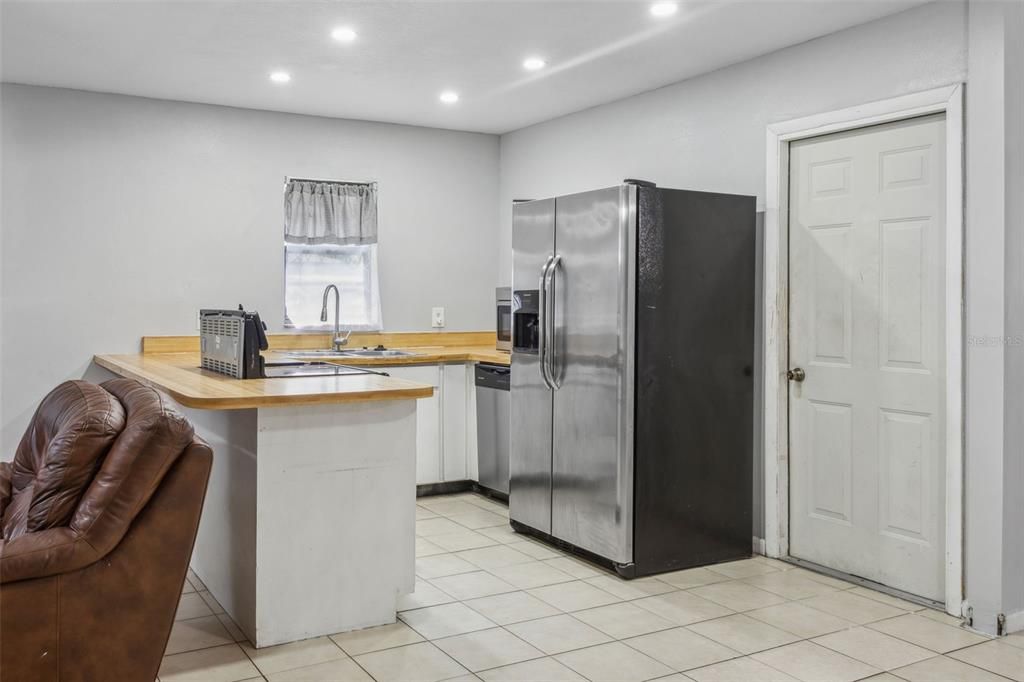 Active With Contract: $329,900 (3 beds, 2 baths, 1268 Square Feet)