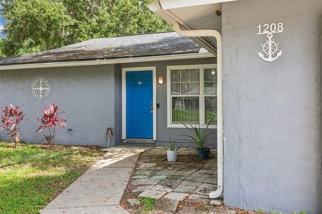 Active With Contract: $329,900 (3 beds, 2 baths, 1268 Square Feet)