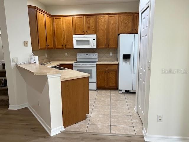 Kitchen full w/Fridge