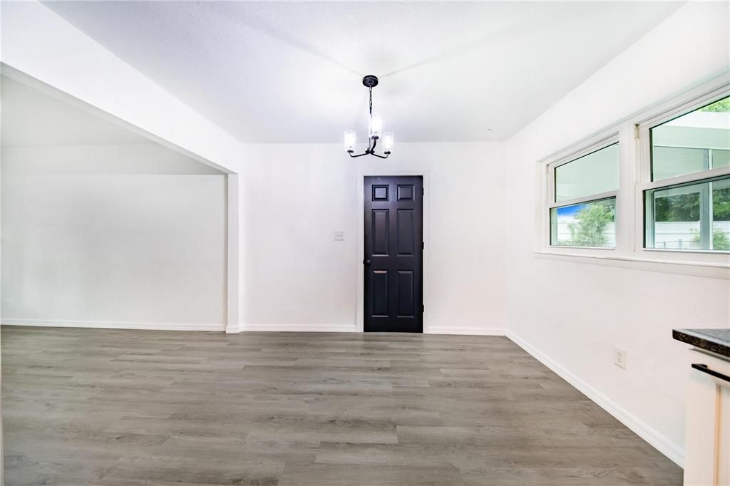 Active With Contract: $280,000 (3 beds, 2 baths, 1189 Square Feet)