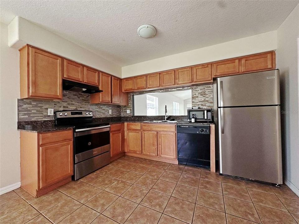 For Rent: $2,200 (3 beds, 2 baths, 1726 Square Feet)