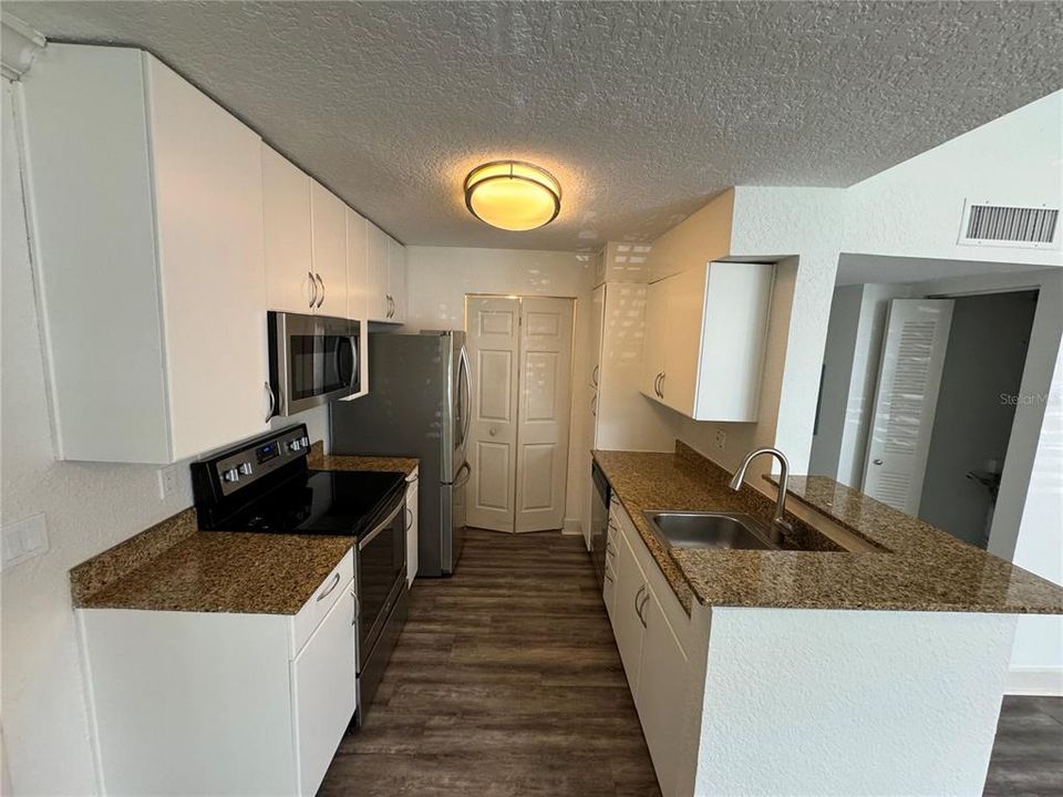 For Rent: $2,000 (2 beds, 2 baths, 1067 Square Feet)