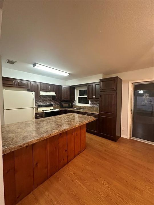 For Rent: $1,950 (3 beds, 1 baths, 1053 Square Feet)