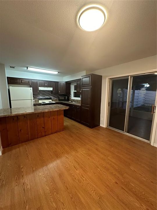 For Rent: $1,950 (3 beds, 1 baths, 1053 Square Feet)