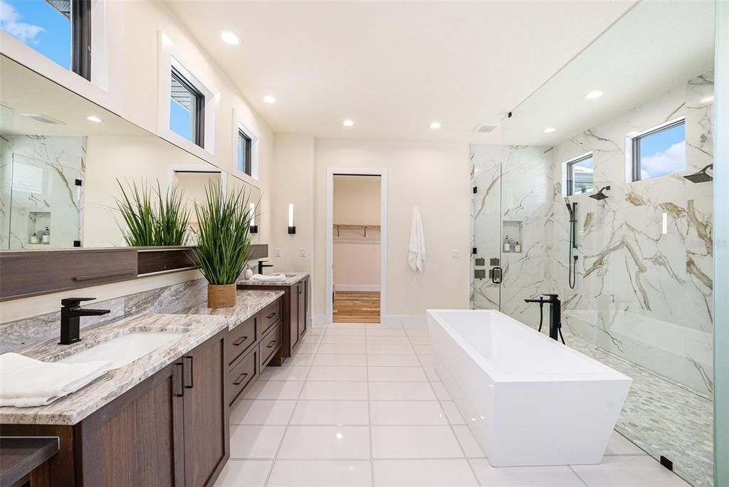 Primary  en-suite bathroom - 9276 Starry Night Avenue