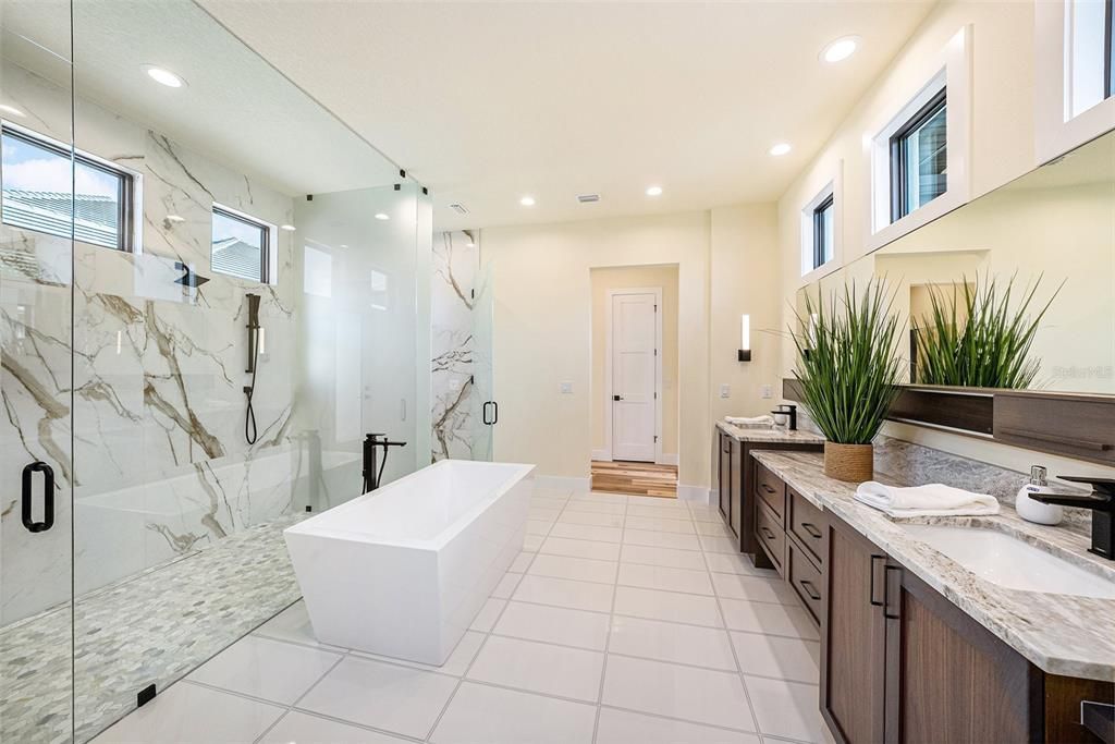 Primary  en-suite bathroom - 9276 Starry Night Avenue