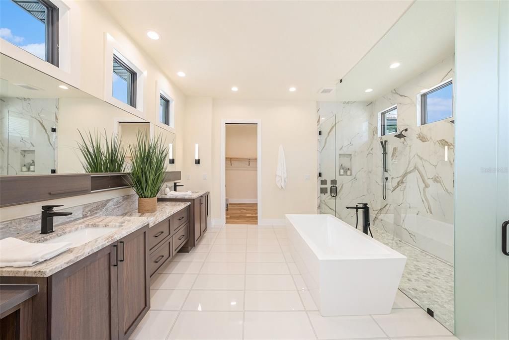 Primary  en-suite bathroom - 9276 Starry Night Avenue