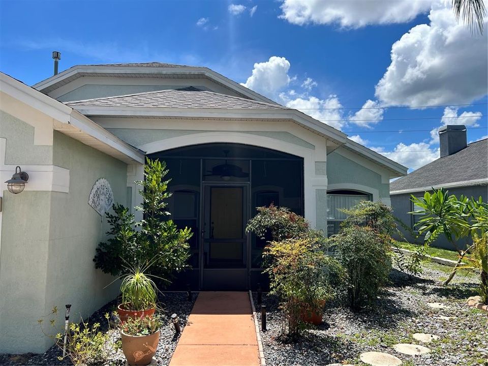 Active With Contract: $2,250 (3 beds, 2 baths, 1372 Square Feet)