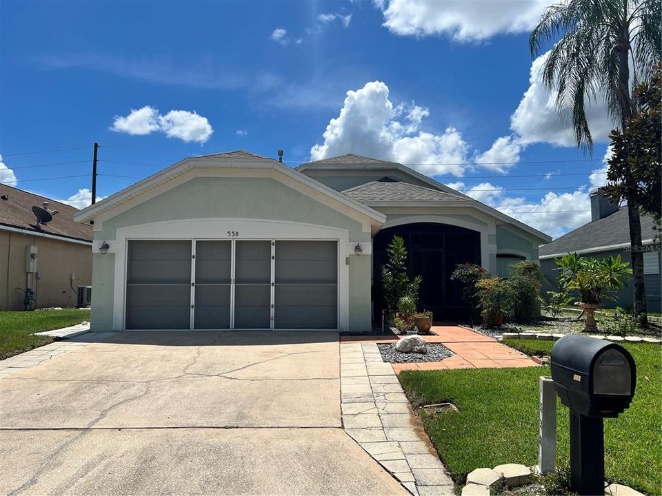 Active With Contract: $2,250 (3 beds, 2 baths, 1372 Square Feet)