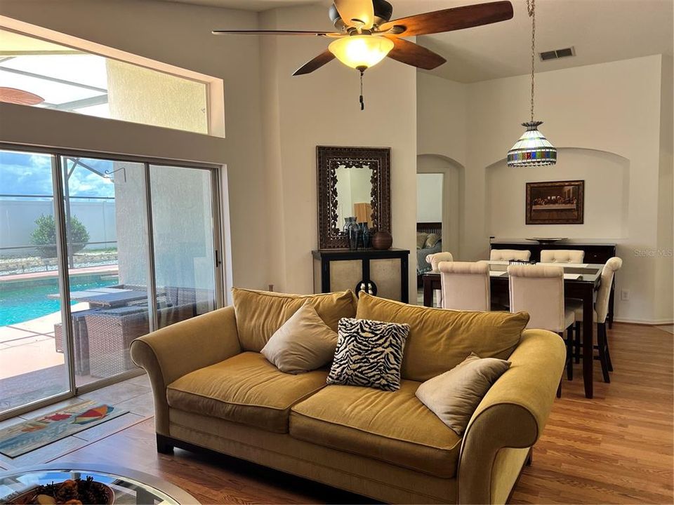 Active With Contract: $2,250 (3 beds, 2 baths, 1372 Square Feet)