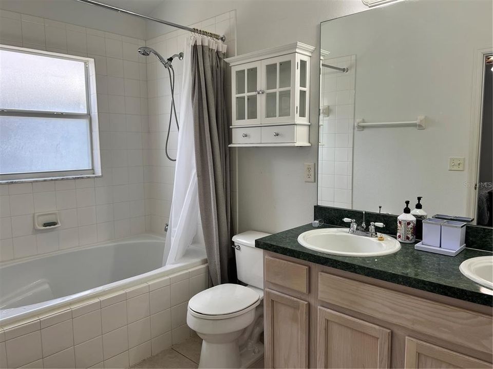 Active With Contract: $2,250 (3 beds, 2 baths, 1372 Square Feet)