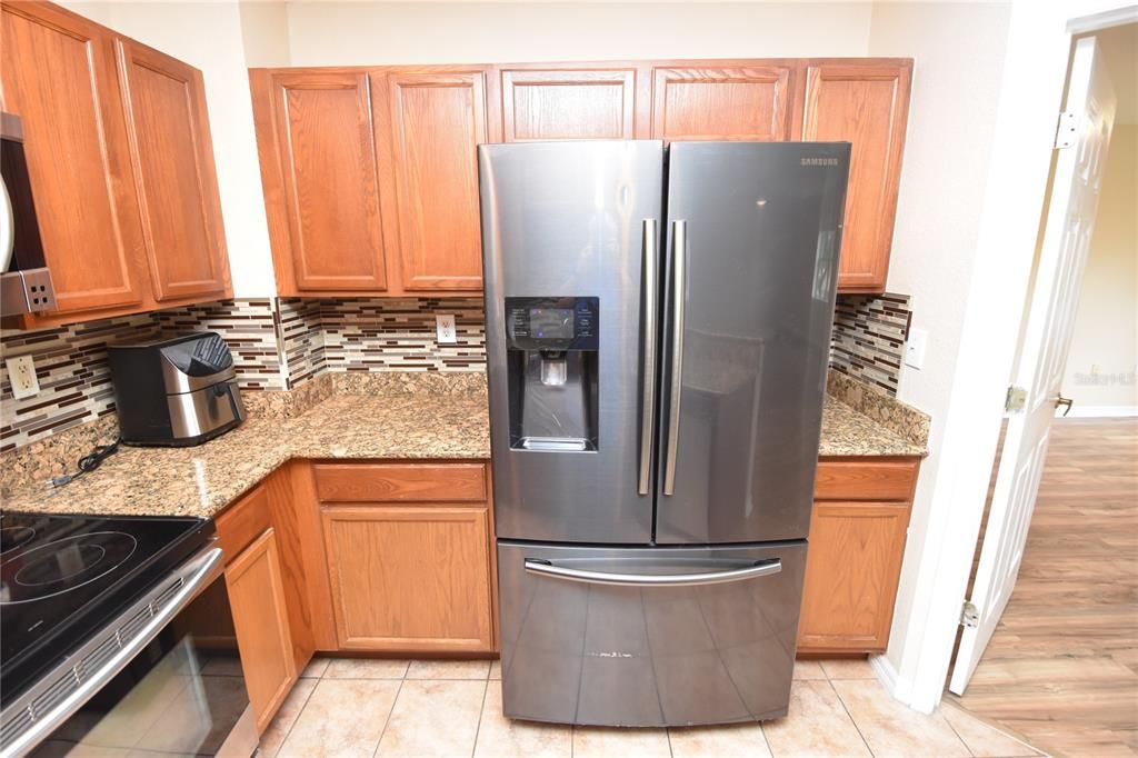 Active With Contract: $1,600 (2 beds, 2 baths, 1035 Square Feet)