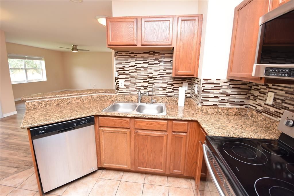 Active With Contract: $1,600 (2 beds, 2 baths, 1035 Square Feet)