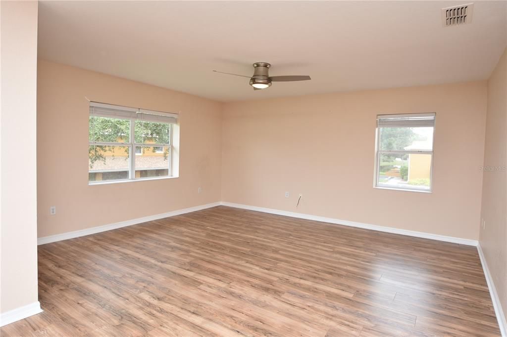 Active With Contract: $1,600 (2 beds, 2 baths, 1035 Square Feet)