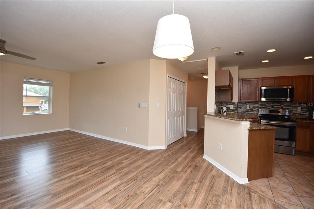 Active With Contract: $1,600 (2 beds, 2 baths, 1035 Square Feet)